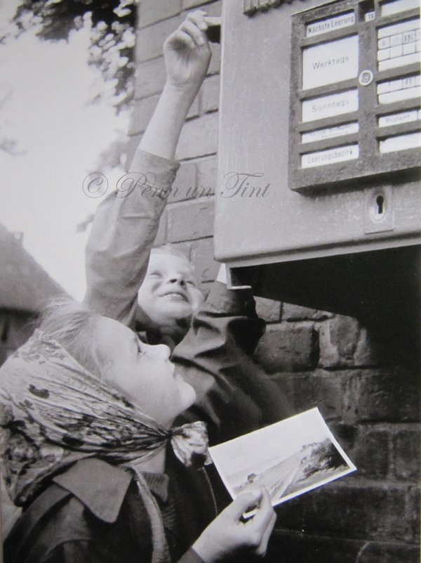 Kinder am Briefkasten